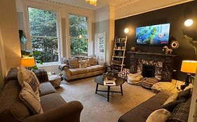 Deluxe Huge Detached House With Parking, Sleeps Up To 30 People, 2M From Liverpool City Centre